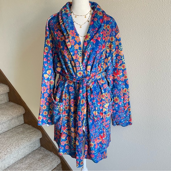 Natural Life Fleece Bright Blue Floral Printed Cozy Soft Short Robe Size M - Picture 3 of 5